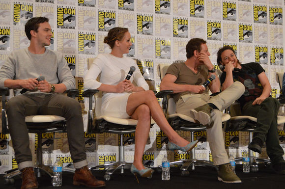 Nicholas Hoult, Jennifer Lawrence, Michael Fassbender, James McAvoy în X-Men: Days of Future Past