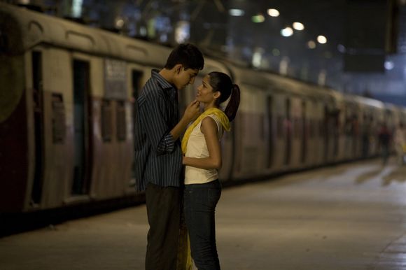 Dev Patel, Freida Pinto în Slumdog Millionaire