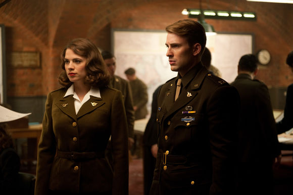 Hayley Atwell, Chris Evans în Captain America: The First Avenger