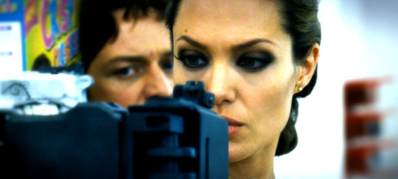 Angelina Jolie, James McAvoy în Wanted