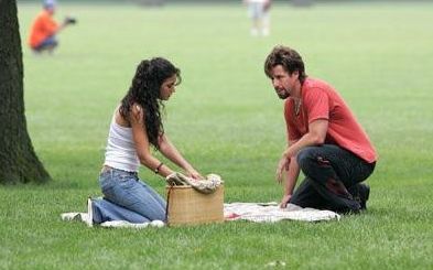 Adam Sandler, Emmanuelle Chriqui în You Don't Mess with the Zohan