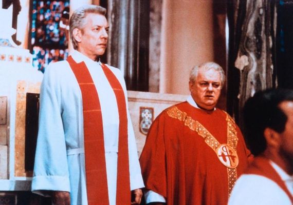 Donald Sutherland, Charles Durning în The Rosary Murders
