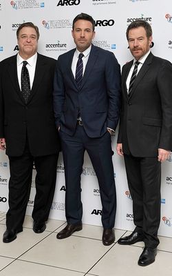 John Goodman, Ben Affleck, Bryan Cranston în Argo