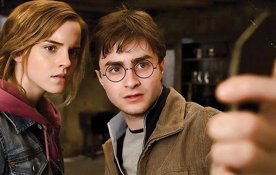 Daniel Radcliffe, Emma Watson în Harry Potter and the Deathly Hallows: Part 2