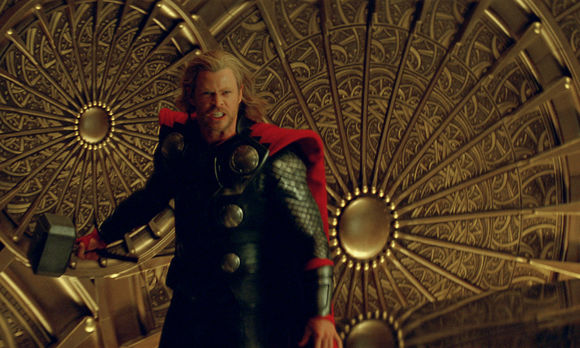 Chris Hemsworth în Thor