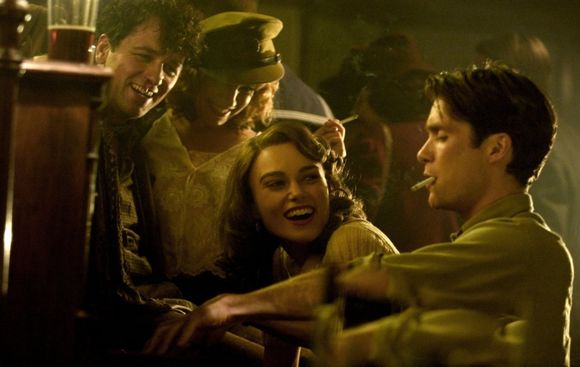 Matthew Rhys, Sienna Miller, Keira Knightley, Cillian Murphy în The Edge of Love