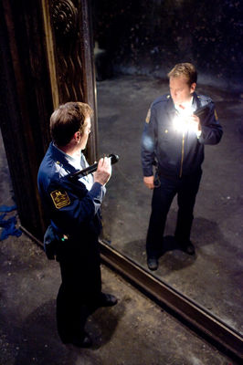 Kiefer Sutherland în Mirrors