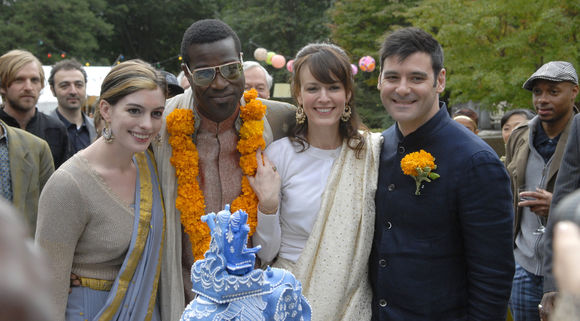 Anne Hathaway, Rosemarie DeWitt, Mather Zickel în Rachel Getting Married