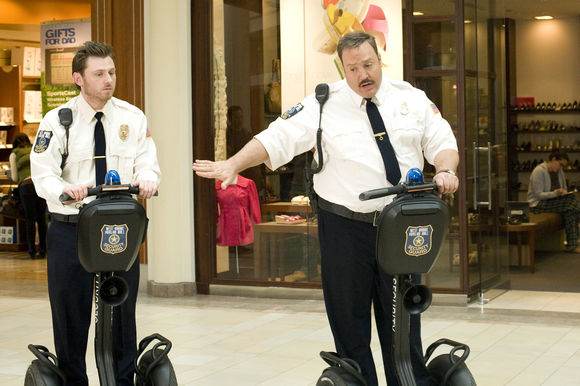 Keir O'Donnell, Kevin James în Paul Blart: Mall Cop