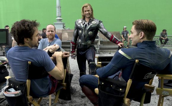 Robert Downey Jr., Chris Hemsworth, Chris Evans în The Avengers
