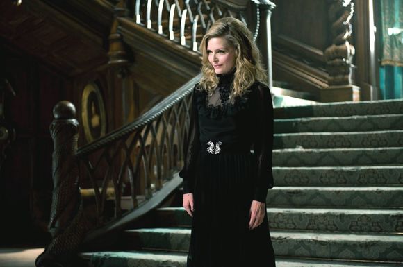 Michelle Pfeiffer în Dark Shadows