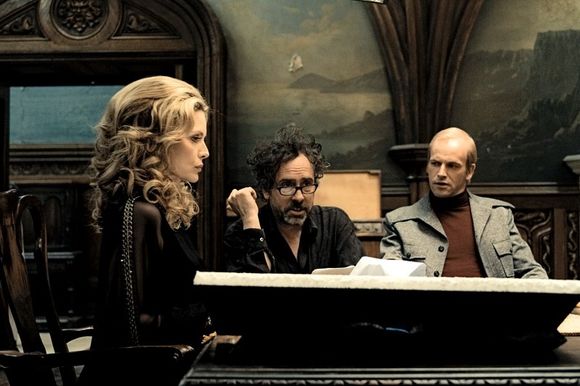 Michelle Pfeiffer, Tim Burton, Jonny Lee Miller în Dark Shadows