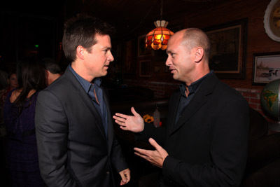 Jason Bateman în Extract