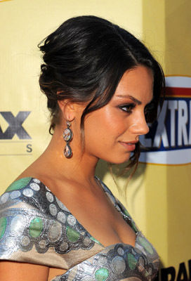 Mila Kunis în Extract
