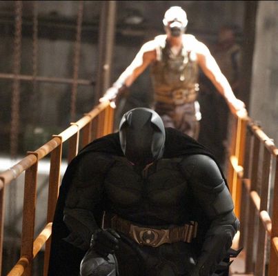 Christian Bale, Tom Hardy în The Dark Knight Rises