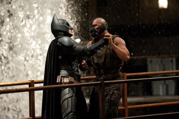 Christian Bale, Tom Hardy în The Dark Knight Rises