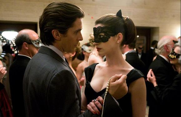 Christian Bale, Anne Hathaway în The Dark Knight Rises
