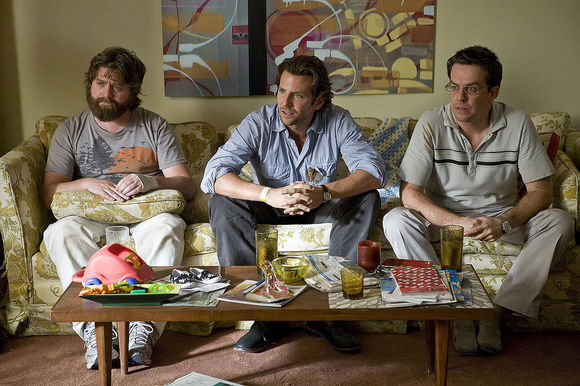 Bradley Cooper, Ed Helms, Zach Galifianakis în The Hangover