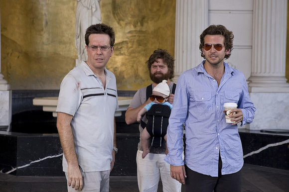 Bradley Cooper, Ed Helms, Zach Galifianakis în The Hangover