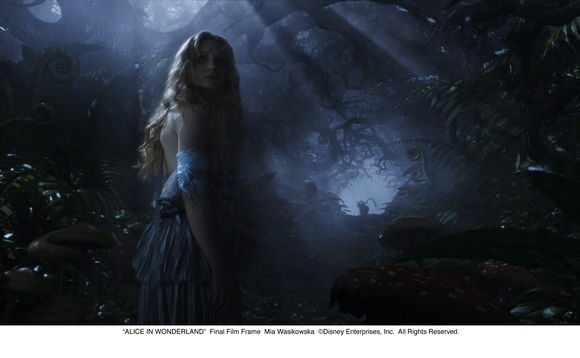 Mia Wasikowska în Alice in Wonderland