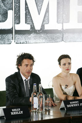Robert Downey Jr., Rachel McAdams în Sherlock Holmes