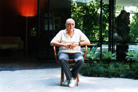 Oscar Niemeyer: Life Is a Breath of Air