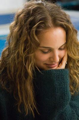 Natalie Portman în Love and Other Impossible Pursuits