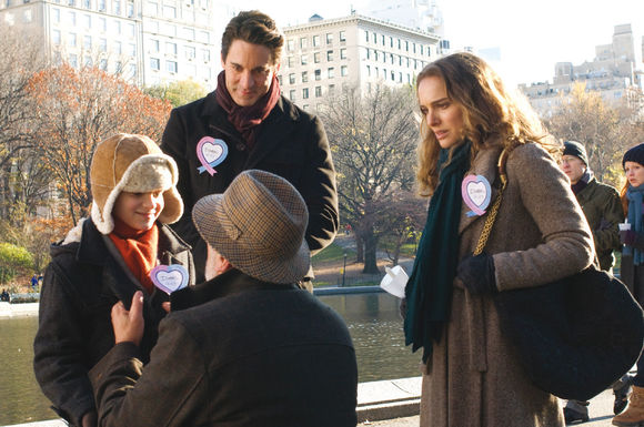 Natalie Portman, Scott Cohen, Charlie Tahan în Love and Other Impossible Pursuits