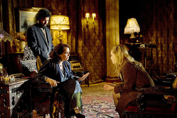 Alison Lohman, Adriana Barraza, Dileep Rao în Drag Me to Hell