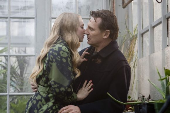 Liam Neeson, Amanda Seyfried în Chloe