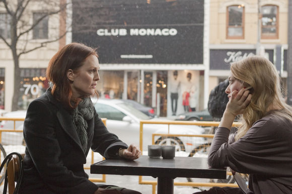 Julianne Moore, Amanda Seyfried în Chloe