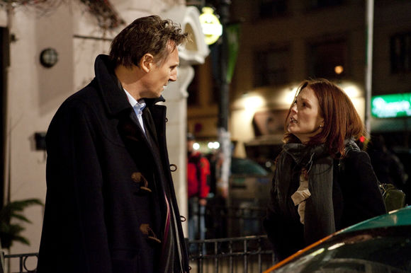 Liam Neeson, Julianne Moore în Chloe