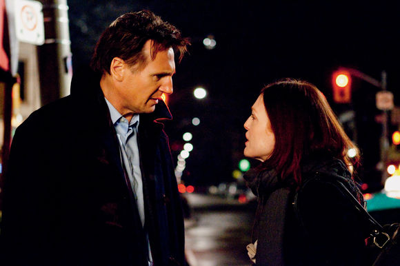 Liam Neeson, Julianne Moore în Chloe