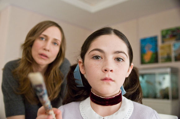 Vera Farmiga, Isabelle Fuhrman în Orphan