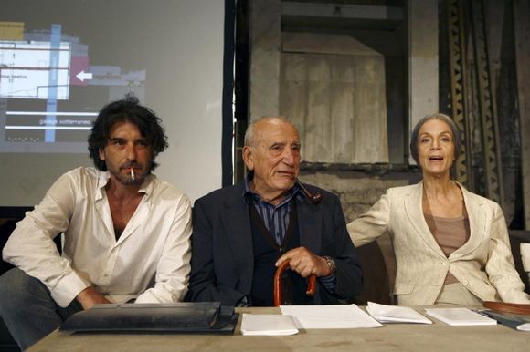 Luca Lionello, Roberto Herlitzka, Lucia Poli în Le ombre rosse