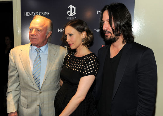 James Caan, Vera Farmiga, Keanu Reeves în Henry's Crime