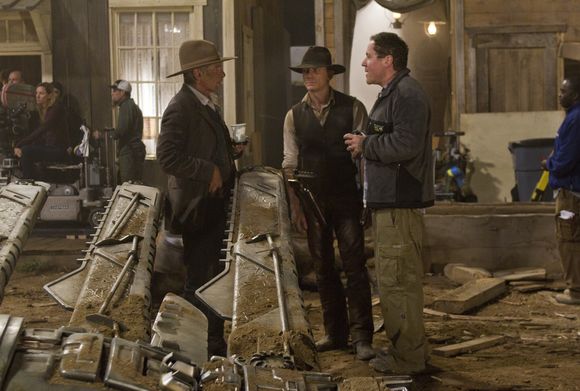 Harrison Ford, Daniel Craig, Jon Favreau în Cowboys & Aliens