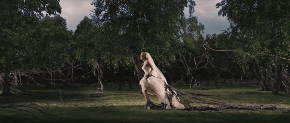 Kirsten Dunst în Melancholia