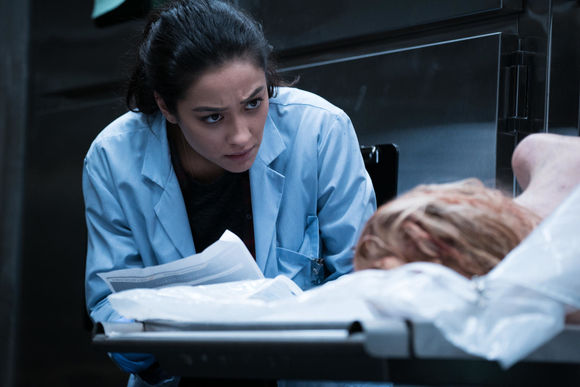 Shay Mitchell în The Possession of Hannah Grace