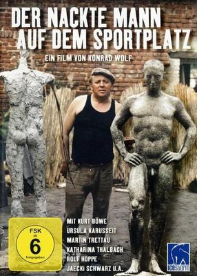 Der nackte Mann auf dem Sportplatz poster