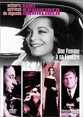 Une femme à sa fenêtre poster