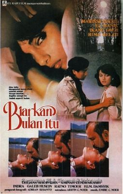 Biarkan bulan itu poster