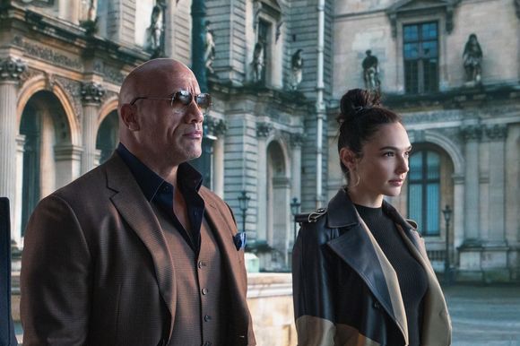 Dwayne Johnson, Gal Gadot în Red Notice