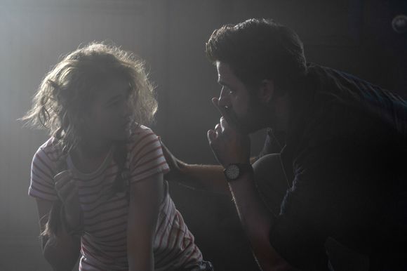 Millicent Simmonds, John Krasinski în A Quiet Place Part II