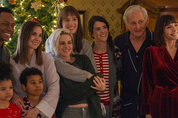 Victor Garber, Kristen Stewart, Mary Steenburgen, Alison Brie, Mackenzie Davis, Mary Holland în Happiest Season