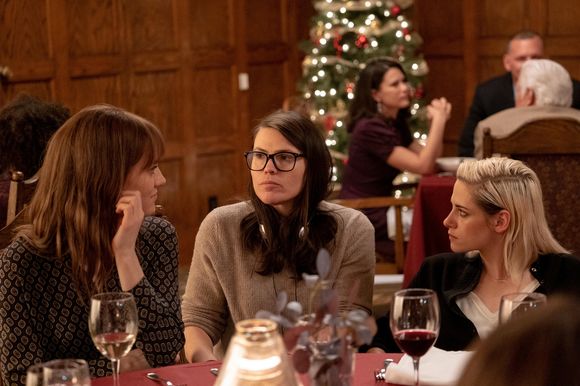 Mackenzie Davis, Clea DuVall, Kristen Stewart în Happiest Season
