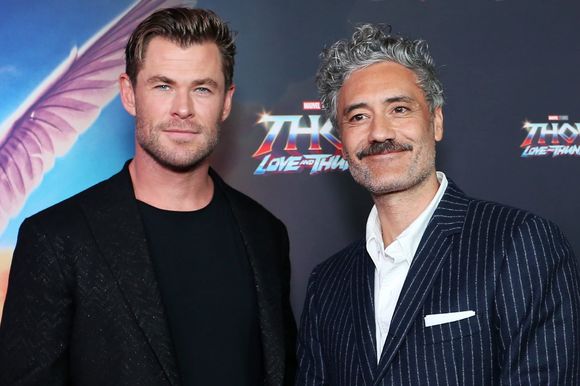 Chris Hemsworth, Taika Waititi în Thor: Love and Thunder