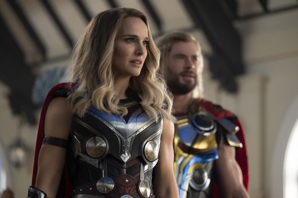 Natalie Portman, Chris Hemsworth în Thor: Love and Thunder