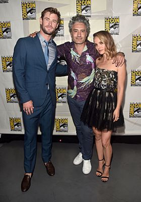 Chris Hemsworth, Taika Waititi, Natalie Portman în Thor: Love and Thunder