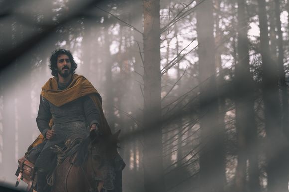Dev Patel în The Green Knight